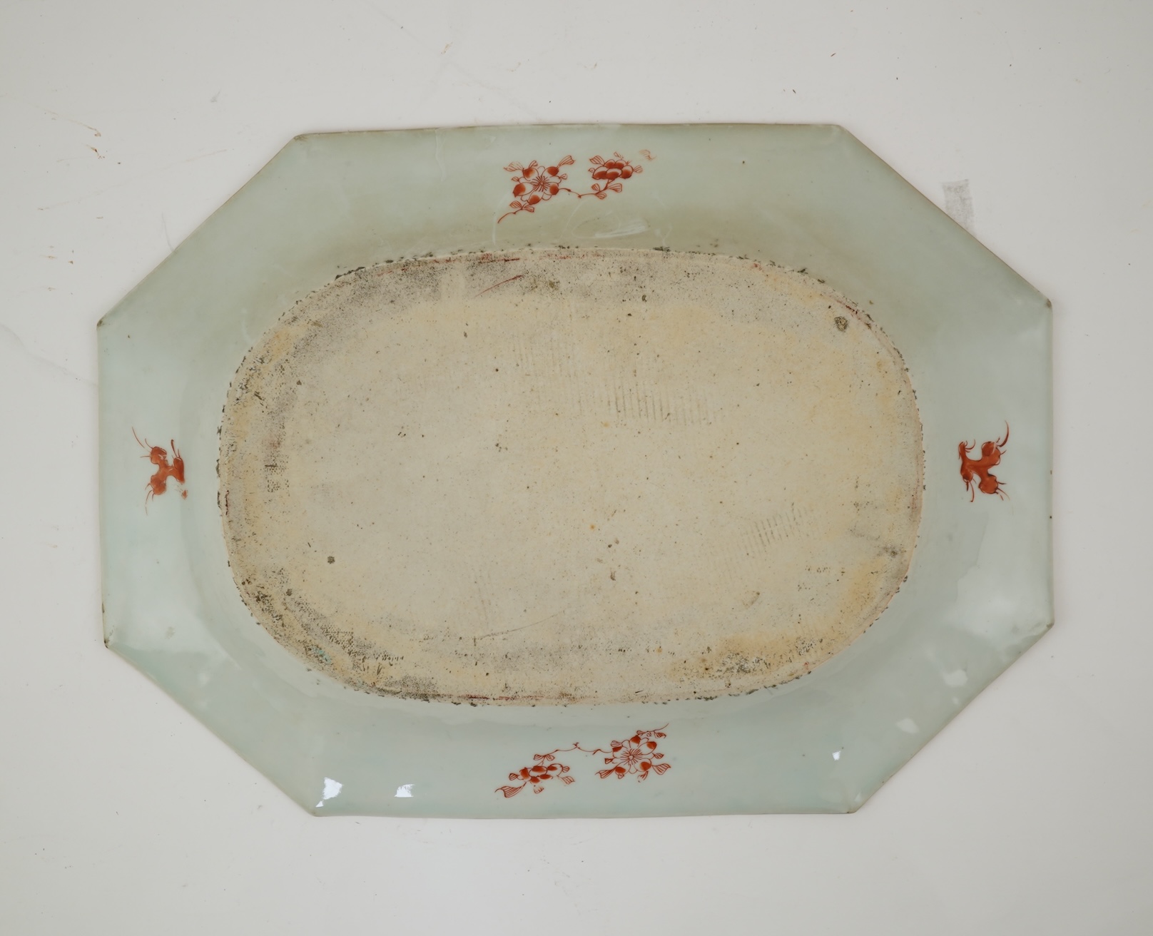 A Chinese export Imari canted rectangular serving dish, early 18th century